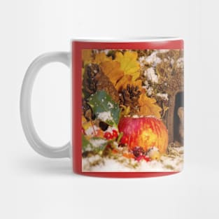 wild mouse feeling the cold Mug